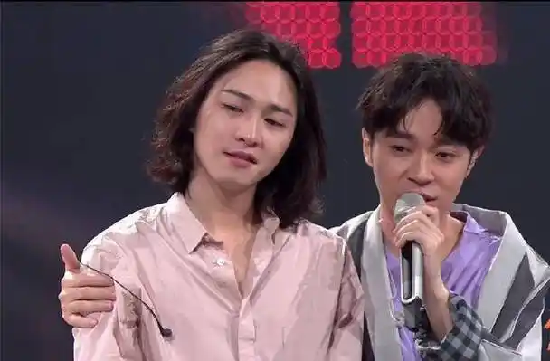 《明日之子》赛制再次惹怒华晨宇,吴青峰痛失许含光泪洒直播现场_节目
