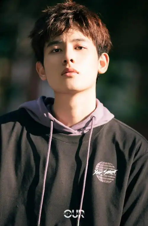 男士街拍 仲夏裳衣 主题 胡先煦的街拍look