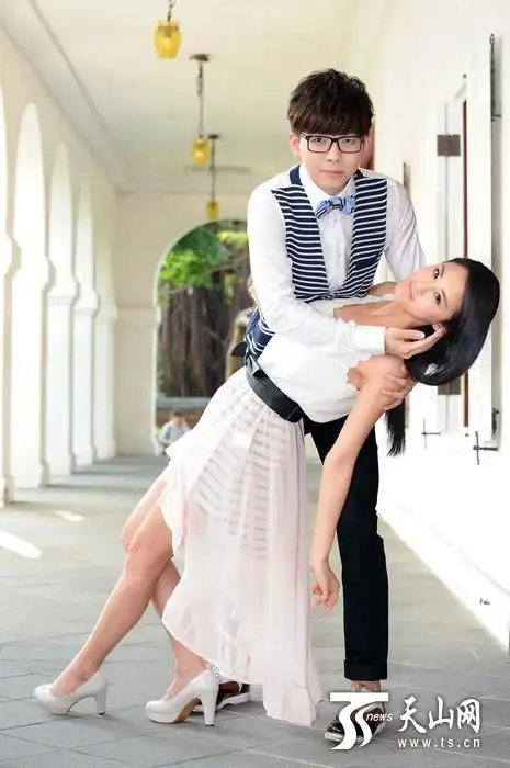 她坦言拍戏,mv都已向老公报备,不担心他吃醋,胡夏反而说:如果是我女友