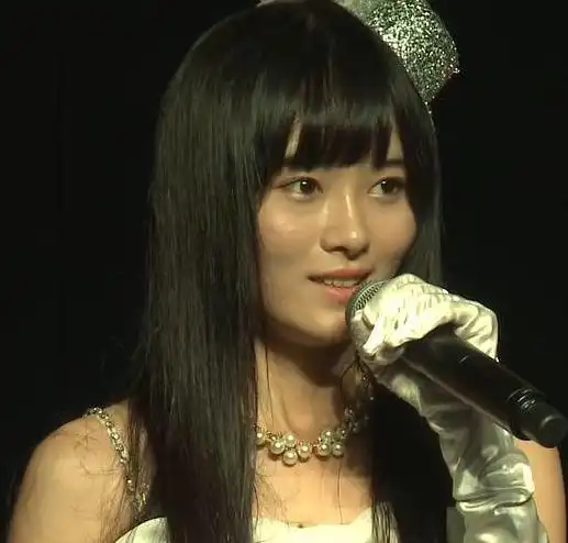 刚出道的鞠婧祎颜值气质都不出众五官平平不像现在这么有辨识度