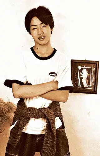 小天王胡彦斌4岁学电子琴 被老爹拱上音乐道路