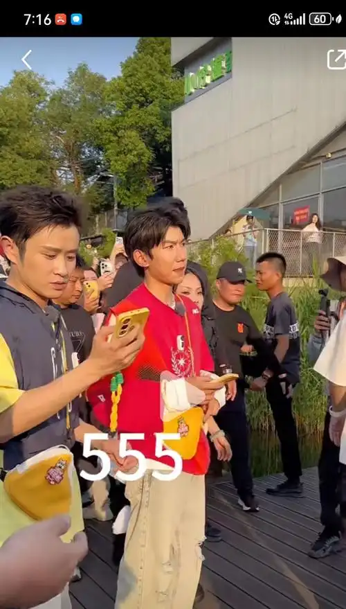 是身高不满1.7的那个王源还是鼻子上长了张脸的王源?