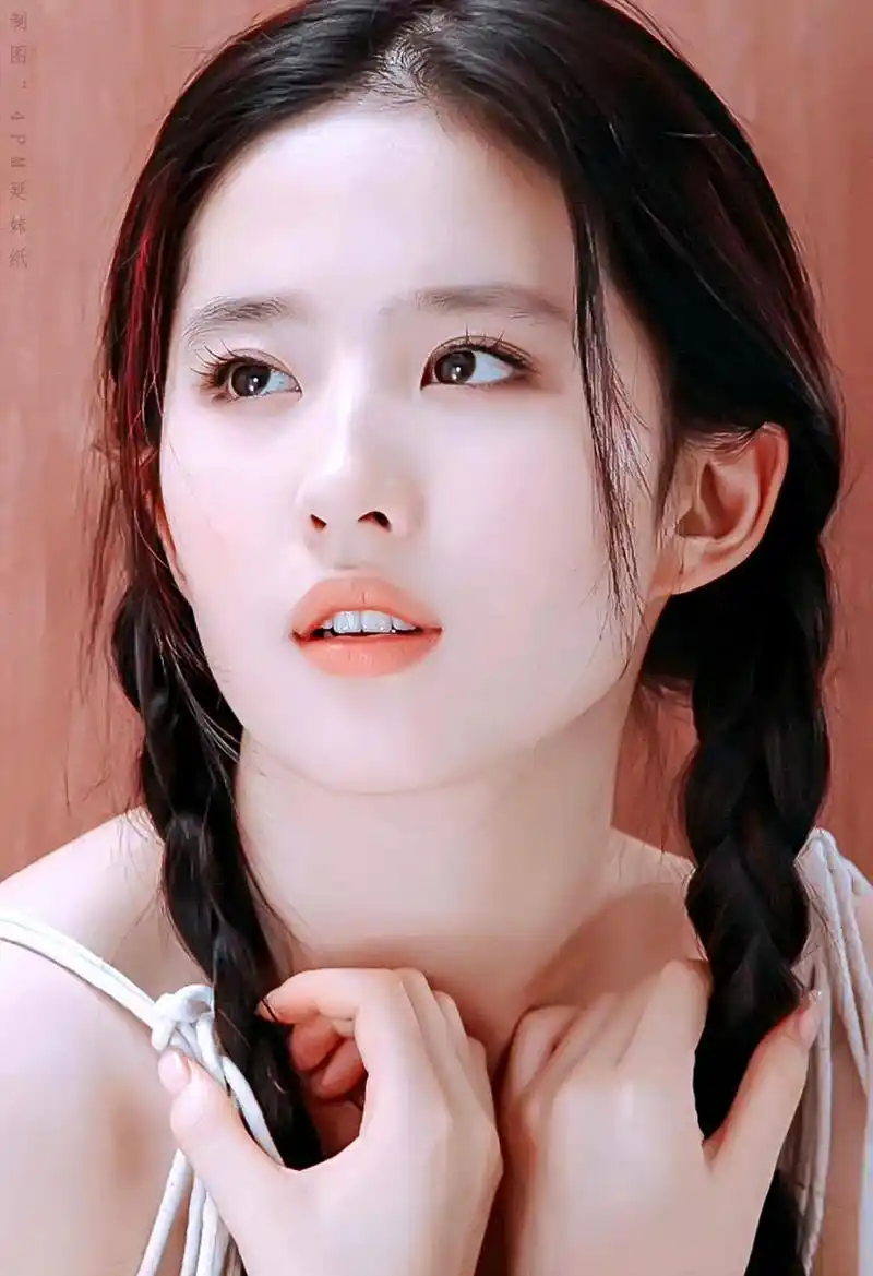 刘亦菲双麻花辫造型路透,已经很美了!