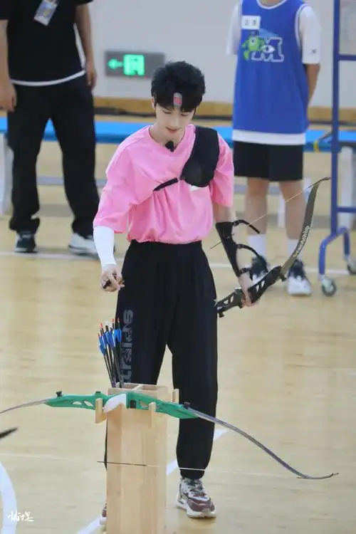 某位严姓小选手因过分可爱在射箭比赛中获得第一名05#严浩翔 音轨成