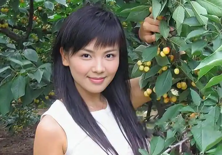 刘涛刚出道时的照片,长成这般模样,和现在相比简直判若两人