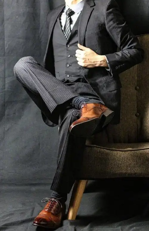 西装坐姿参考 676767 去收藏夹吃灰吧