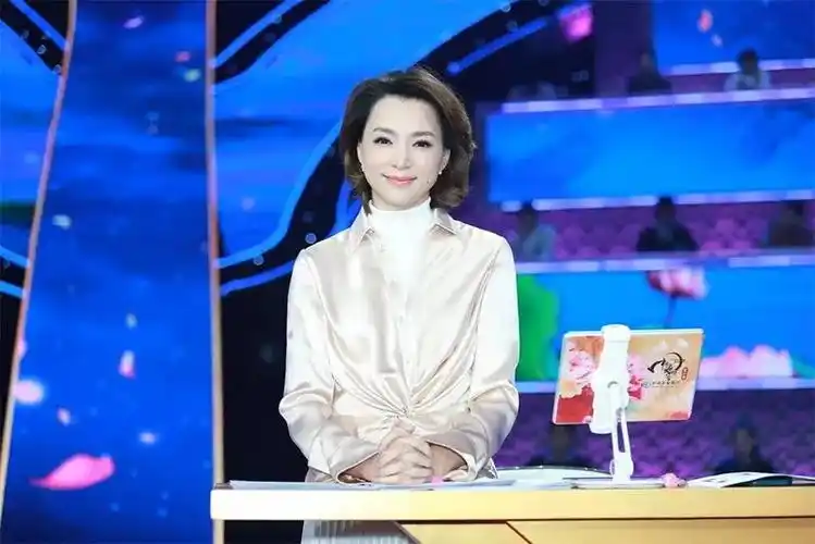 董卿和杨颖现身上海贵族学校,两人儿子是校友,每年学费35万起步