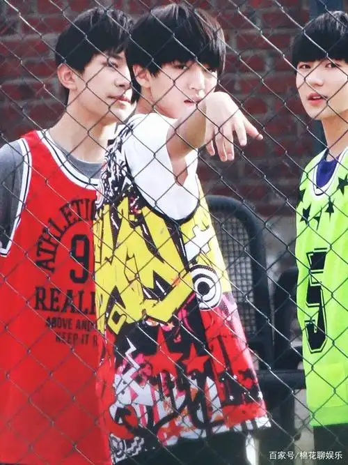 tfboys四叶草提前盛开海绵宝宝和派大星是永远的好朋友