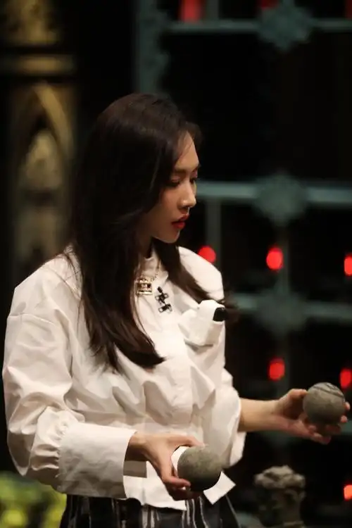 王霏霏超话01#密室大逃脱#"胆大"心细,认真解密.