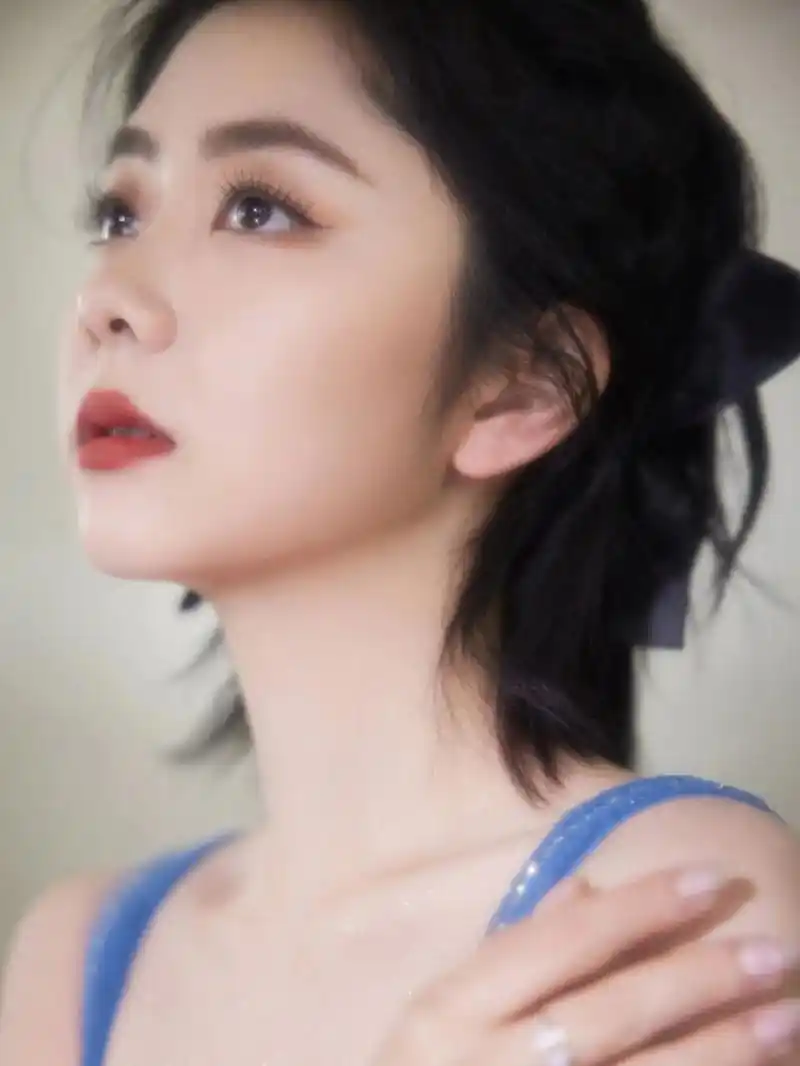 谭松韵 小姐姐侧颜暴击,美呆了,我的宝#侧脸 #笑容最治愈 - 抖音