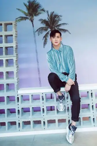 熊梓淇穿皮裤就算了竟然还把皮裤塞进靴子里简直没眼看了