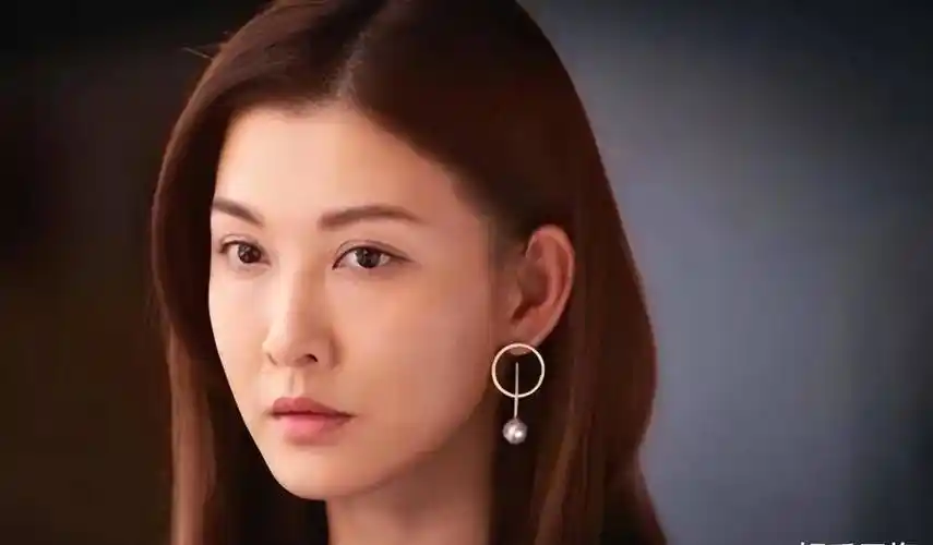 38岁李彩桦近况曝光,和前夫分手净身出户,现居上海生活依然幸福_黄彦