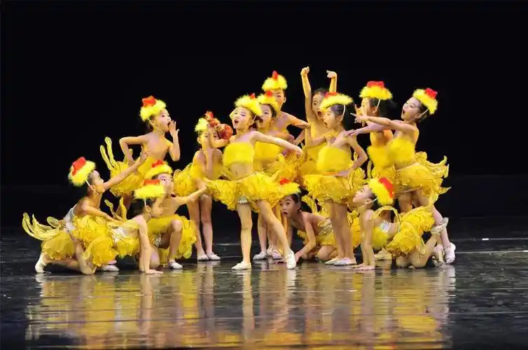 家长必修〕学习幼儿舞蹈真谛是……赏析童真,童趣,童乐!