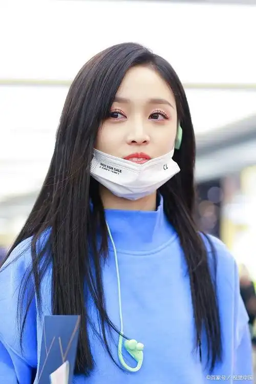 但是过分白的牙齿却让人感带不是那么自然,吴宣仪在《创造营》播出的