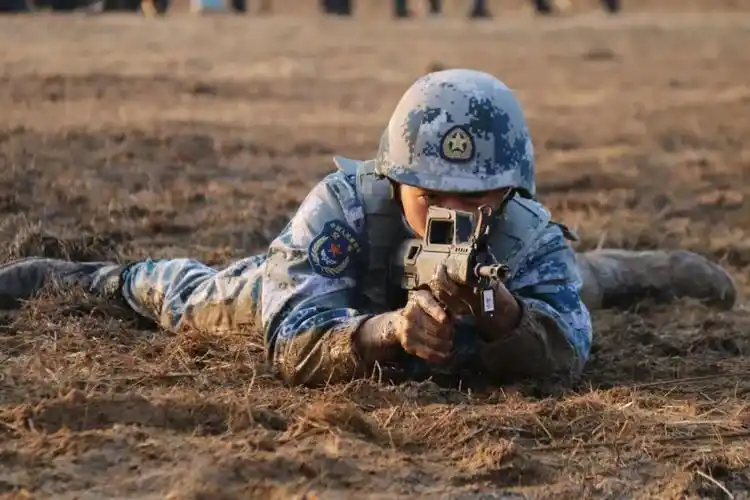 听来自通信兵的告白