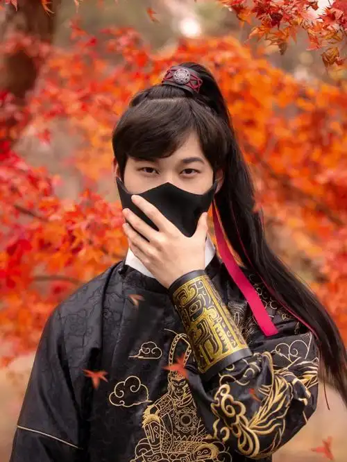 男生汉服枫叶摄影
