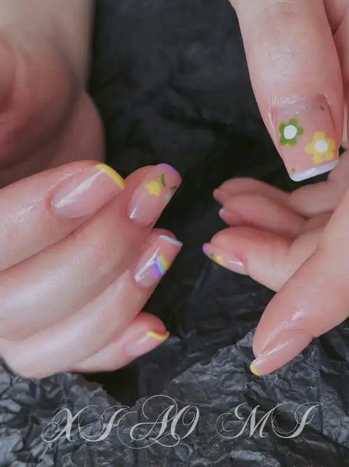 手绘小花夏日美甲