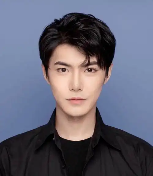 亲身体验人类高质量证件照除了五官是我的其他都是假的