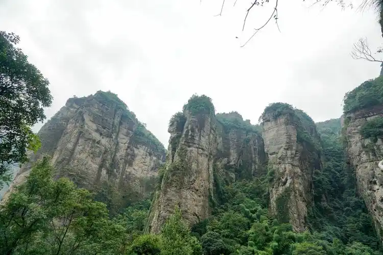 玩在温州被称为东南第一山的雁荡山欣赏奇山怪石需要想象力