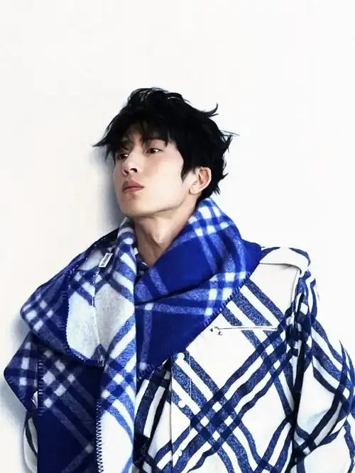 井柏然超话#井柏然衣服反穿#快来查收@井柏然"学长"的明信片94#全井