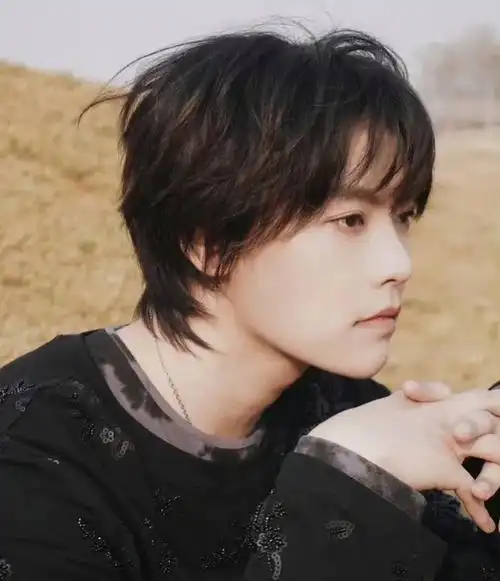 1天8瓜,炫富被吐槽,流量小生塌房,劣迹艺人复出…个个离谱