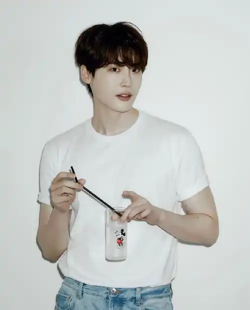 李钟硕ins更新新年照##又回春了硕