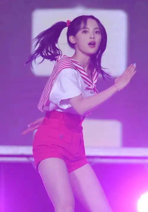 2019篮球世界杯助力大使 杨超越双马尾动感热舞 变身美少女战士