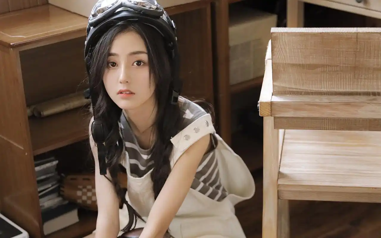 笑容美女治愈系写真高清桌面壁纸