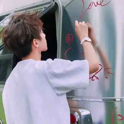 王俊凯朦胧头像