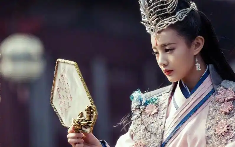 一出道就被于正力捧的李一桐,出道仅五年,就演过多次女主角_作品_影视