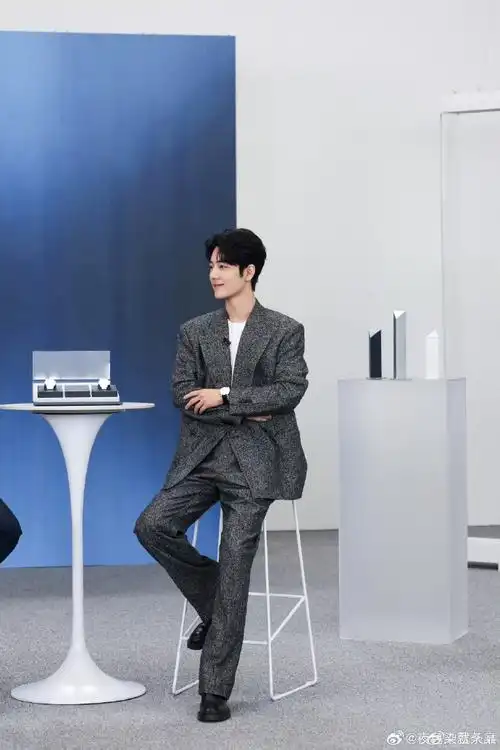 主持人cue肖战居中梗##肖战直播出图