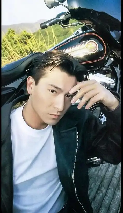 刘德华断崖式哀老白发苍苍似80岁老头网友泪目天王也老了