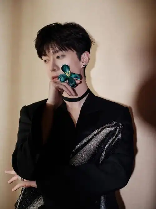 范丞丞黑色银河西装#范丞丞黑色银河西装造型,优雅帅气~行走的衣架子