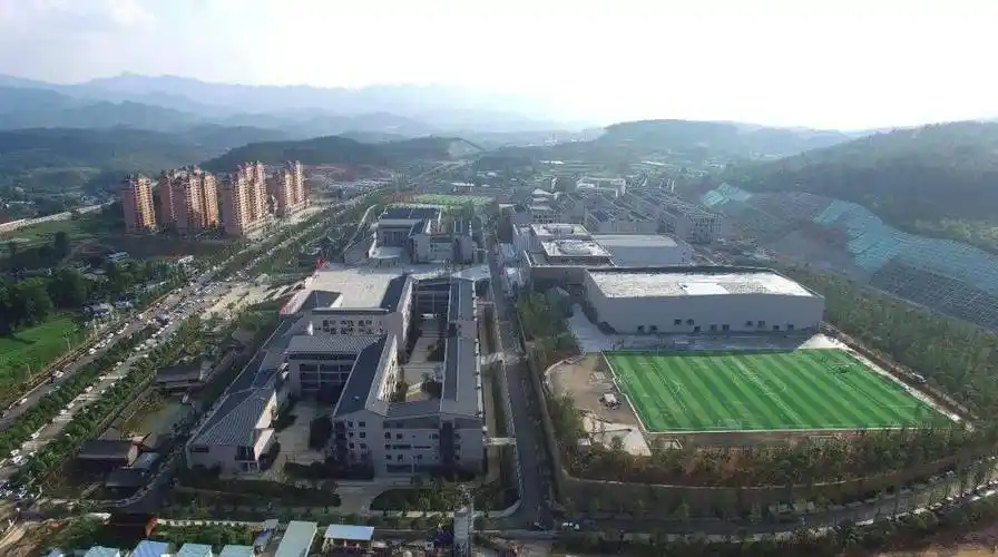 都匀一中创建于1905年(都匀官立中学堂),1957年正式更名为贵州省都匀