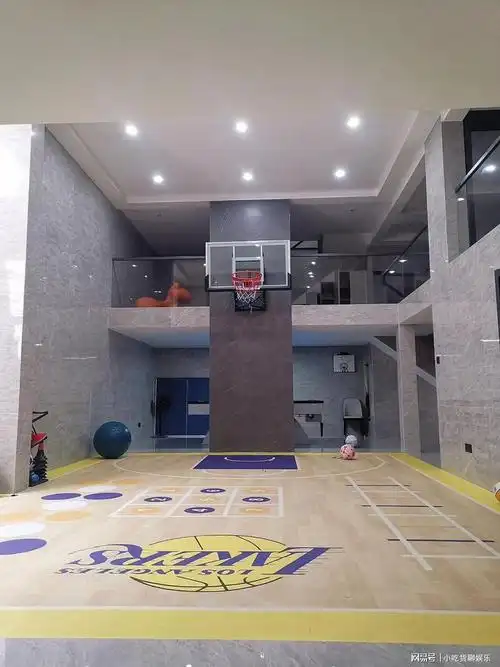 北京80后男主的别墅地下室因建了个篮球场而走红