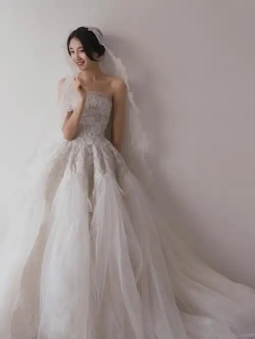 一个人的婚纱照可以有多美