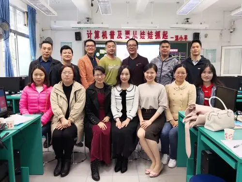 袁泽姬名教师工作室成员与执教老师合影