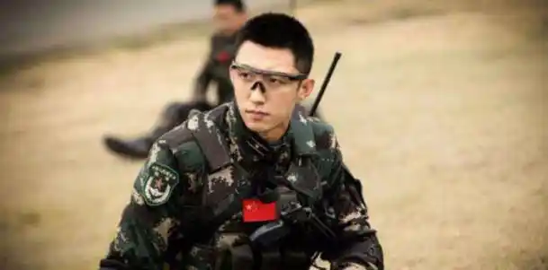 黄景瑜:服务员到当红小生,风光背后的泪水,从不敢在父母面前流_工作