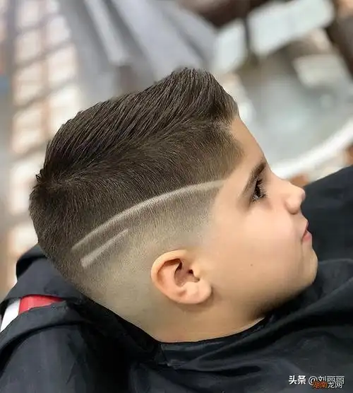 2022年小男孩最新流行发型 10岁一12岁男童发型