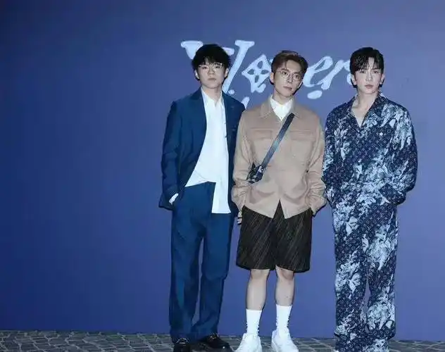 脸僵笑容不自然,恐成下一个李连杰_郭富城_太太_香港