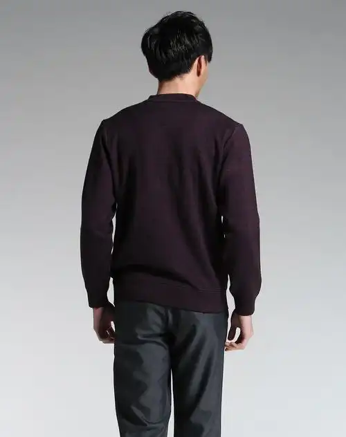 深紫黑色时尚休闲圆领长袖针织衫