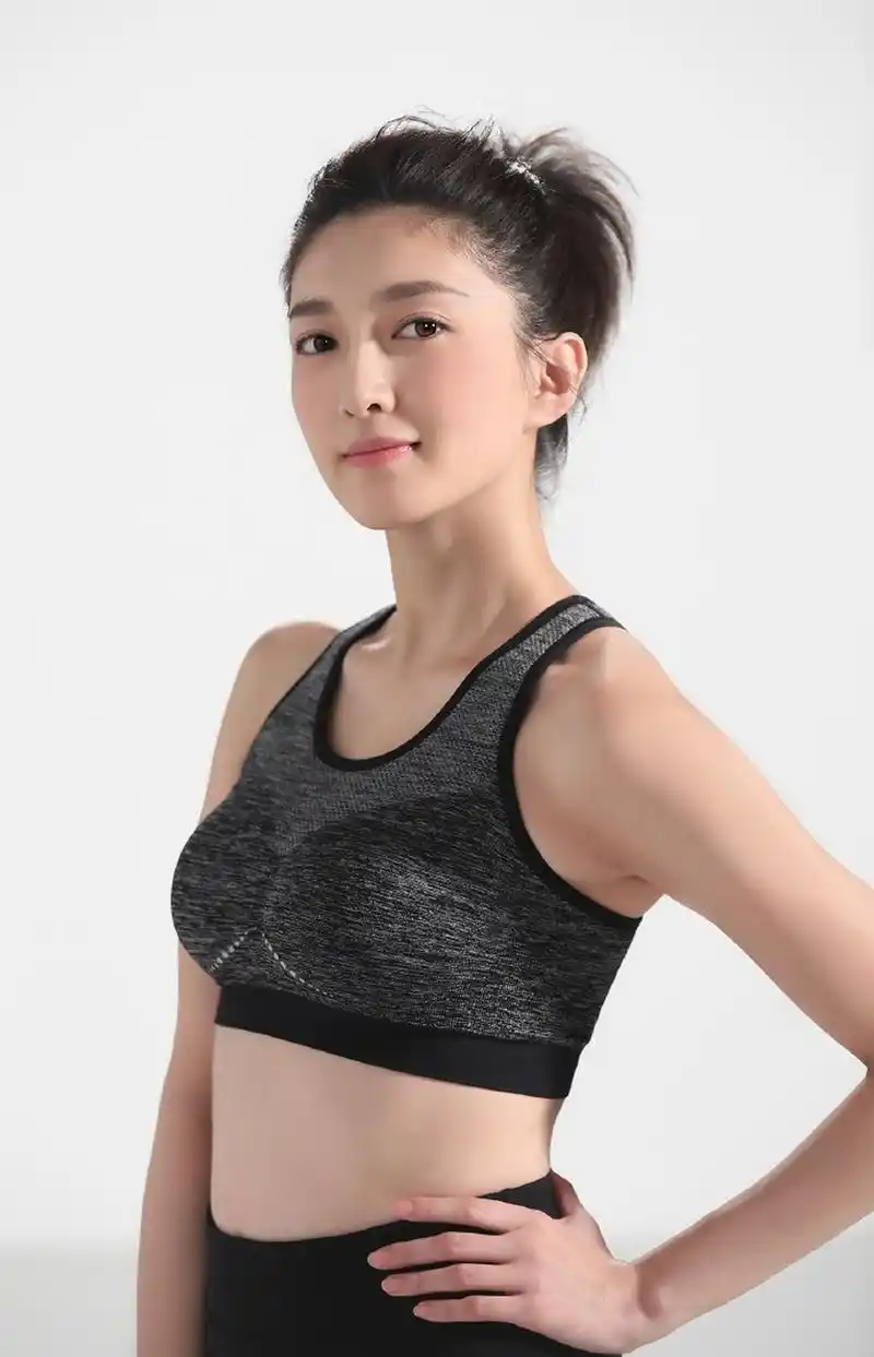 江疏影健身美照