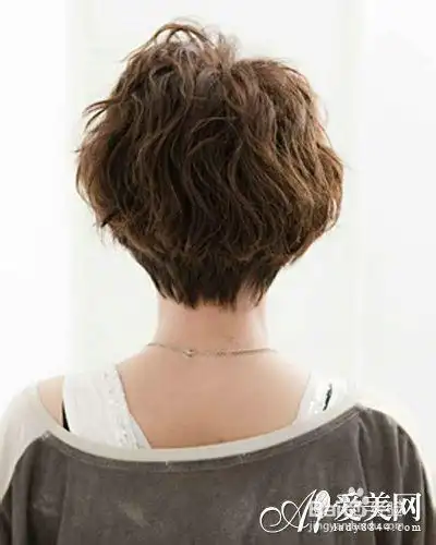 最新日系发型设计 非常好看的女生短发发型图片