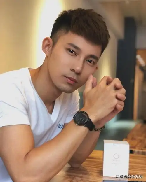 男生不弄锡纸烫发型也很帅建议你剪这3款短发清爽不毛糙