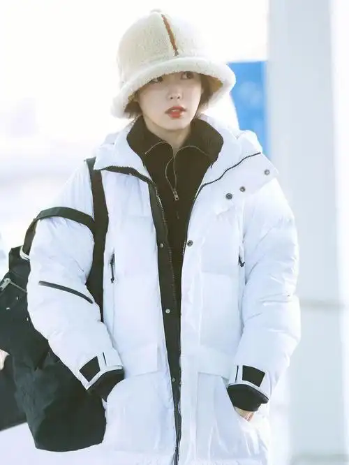 iu李知恩的街拍时刻