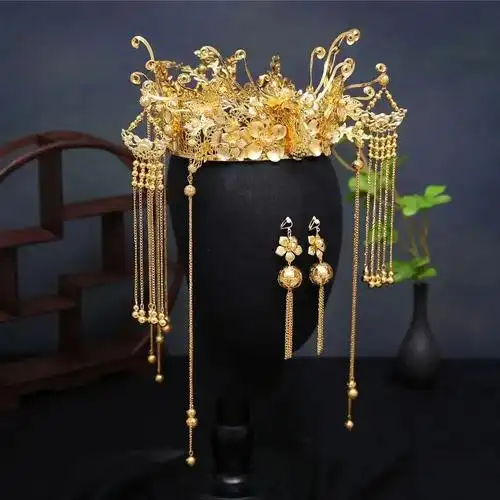 戴上这款秀禾头饰,仿佛穿越回古代,成为了一位华美的公主.凤冠 - 抖音