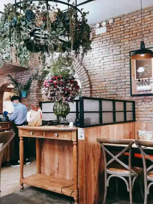 玛格萝妮餐厅(长阳店)-"招牌肉酱饭:浓郁的肉酱汁拌匀后放入盘中,.