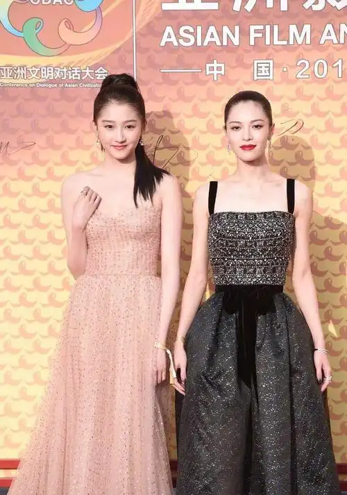 杨紫红毯秀人品获赞杨幂花瓶装太吸睛,关晓彤长腿实力霸屏没法比