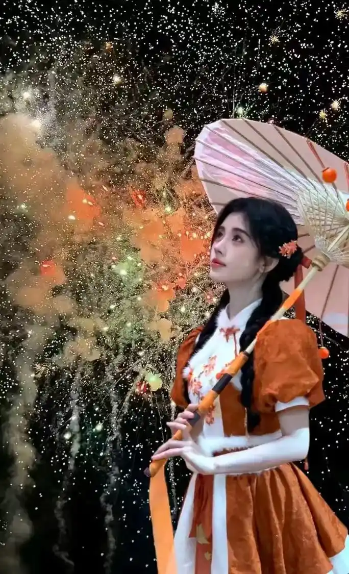 鞠婧祎烟花响起那时,我第一个想起来就是你,是你陪伴我到了2 - 抖音