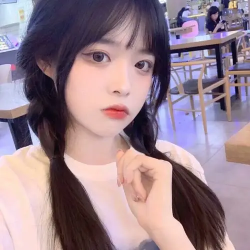 求这位漂亮姐姐的名字!